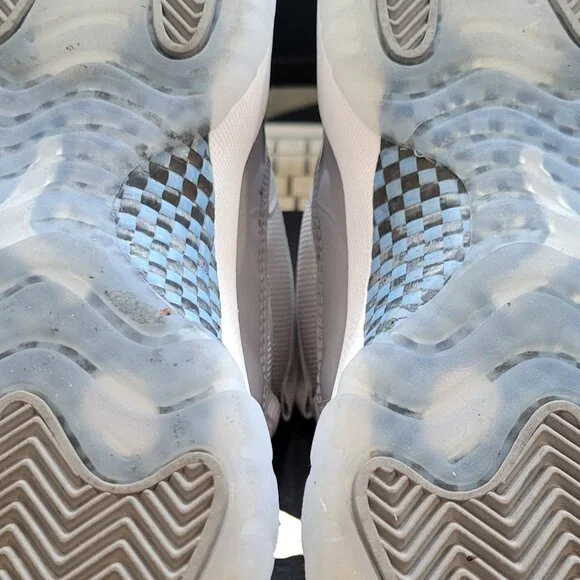 Air Jordan 11 Cement Grey - Picture 7 of 8